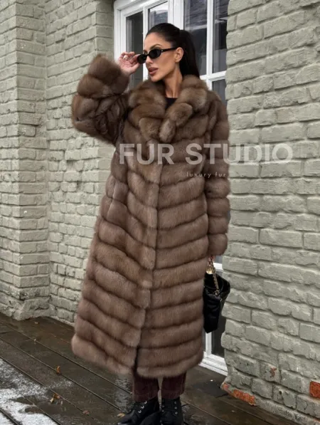 Длинная шуба из меха куницы - фото 6