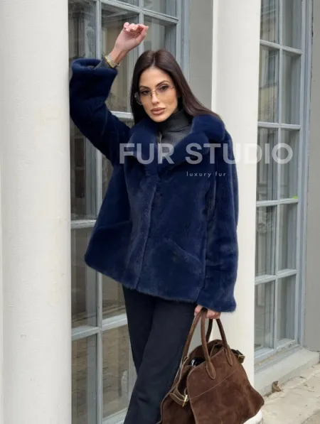 Синий норковый полушубок с английским воротником - фото 11