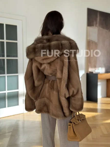 Шуба норковая бежевая с капюшоном - фото 9