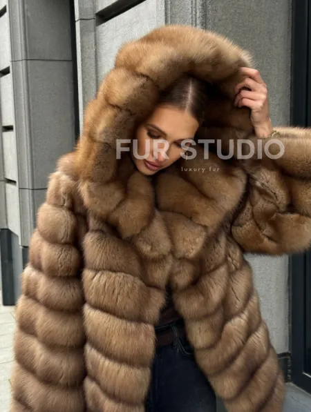 Шуба из натурального меха куницы с капюшоном - фото 6