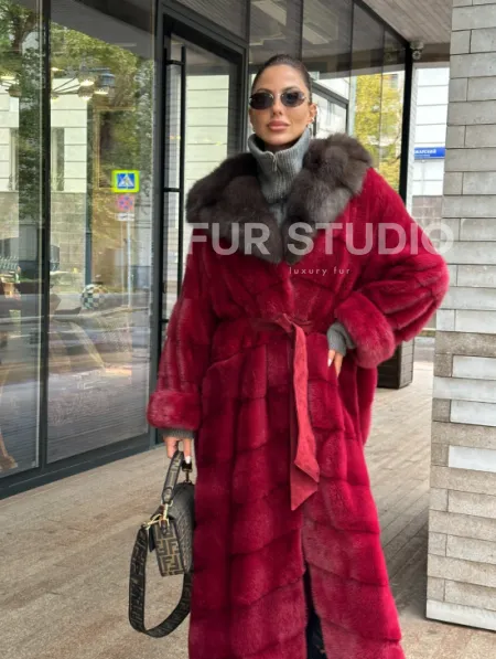 Длинная норковая шуба с капюшоном куница - фото 9