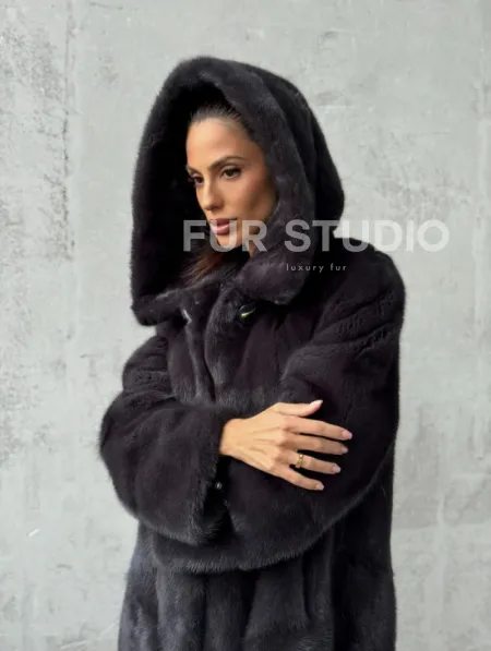 Женская норковая шуба с капюшоном - фото 10