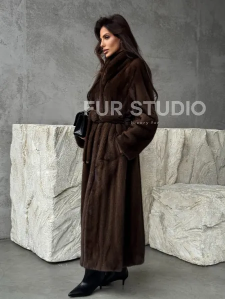 Пальто из норки с V-образным воротом - фото 10