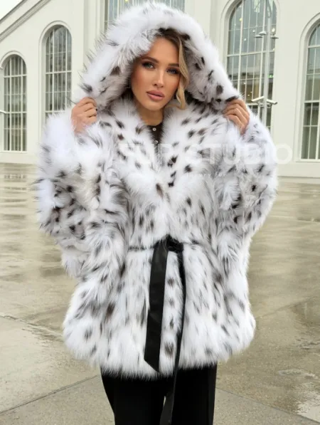 Шуба из лисьего меха под рысь с капюшоном - фото 0