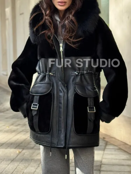 Черная дубленка с капюшоном - фото 1