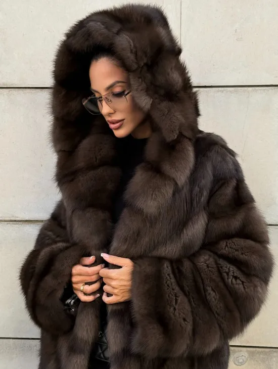 Удлиненная шуба из меха куницы с капюшоном - фото 7