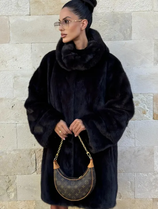 Шуба из аукционной норки с капюшоном роспуск - цвет уголь - фото 8