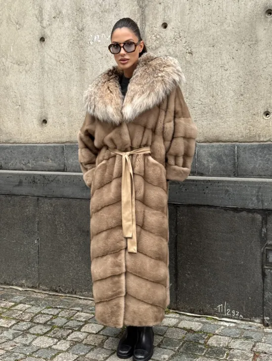 Длинная шуба кимоно из норки Pastel с капюшоном из меха рыси - фото 10