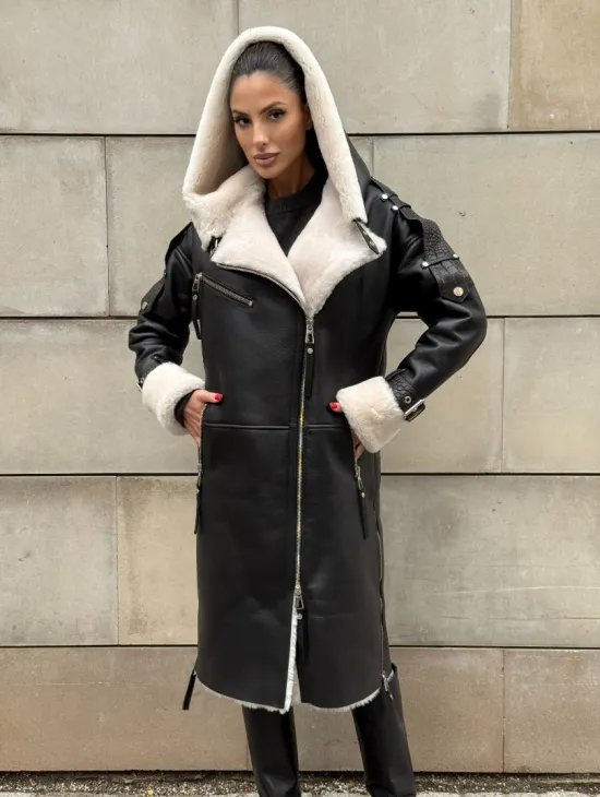 Черная удлиненная дубленка авиатор  с капюшоном на белой овчине - фото 0