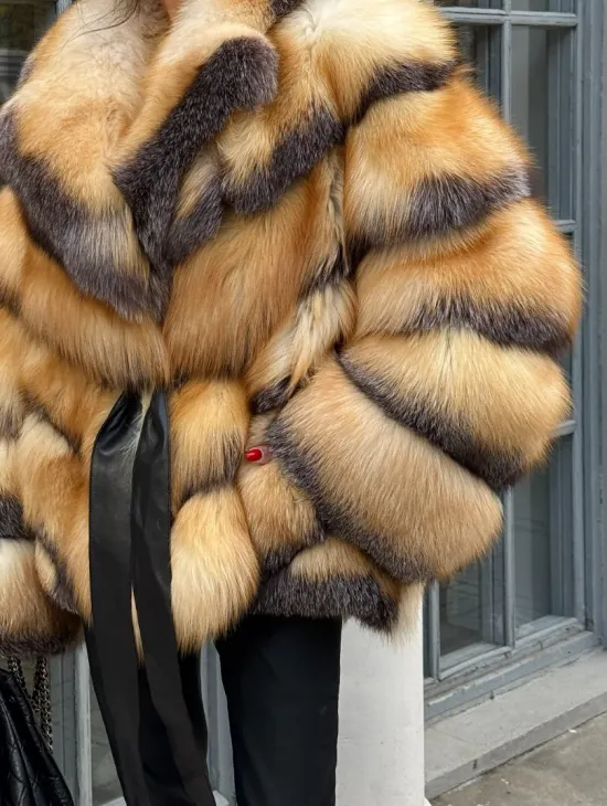 Шуба из меха лисы Golden-grey fox с английским воротником, с поясом - фото 2