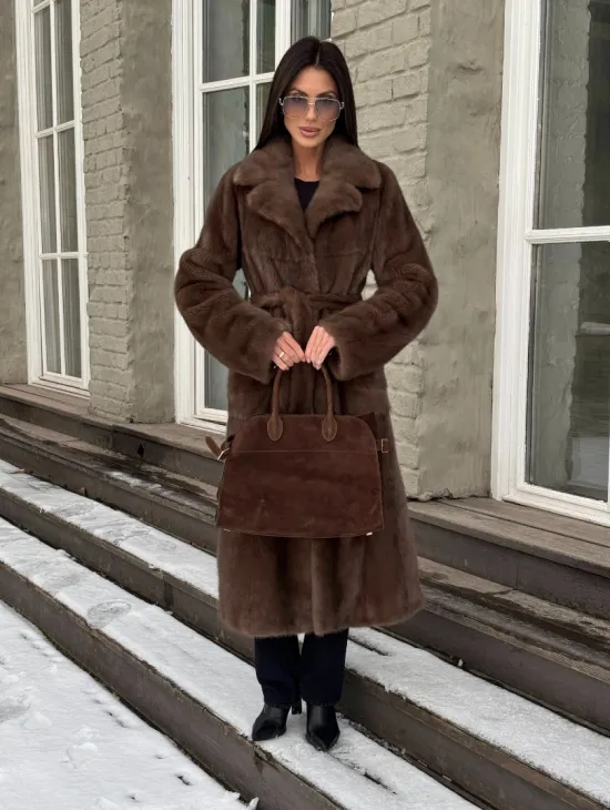 Классическая женская норковая шуба в цвете соболь с поясом и накладными карманами - фото 5
