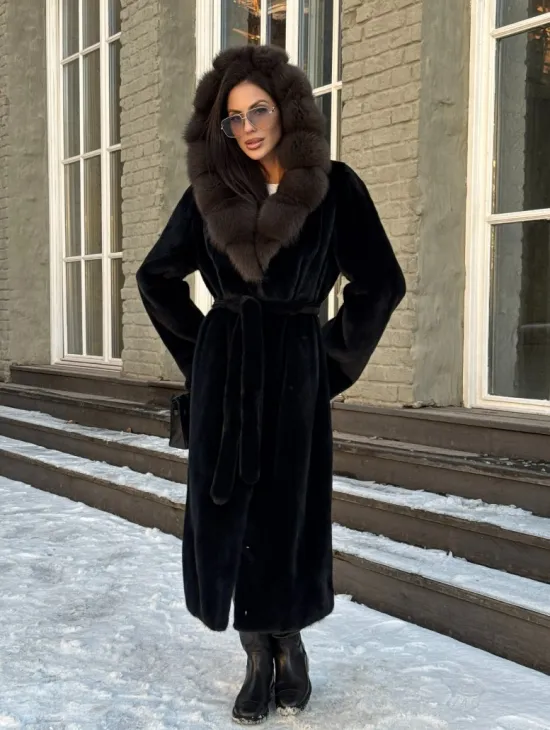 Черная шуба из плюшевой норки VELVET с капюшоном куница - фото 6