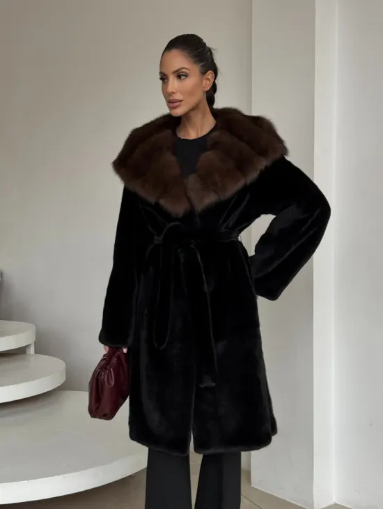 Шуба женская из норки PREMIUM с капюшоном кобра из меха куницы - фото 10
