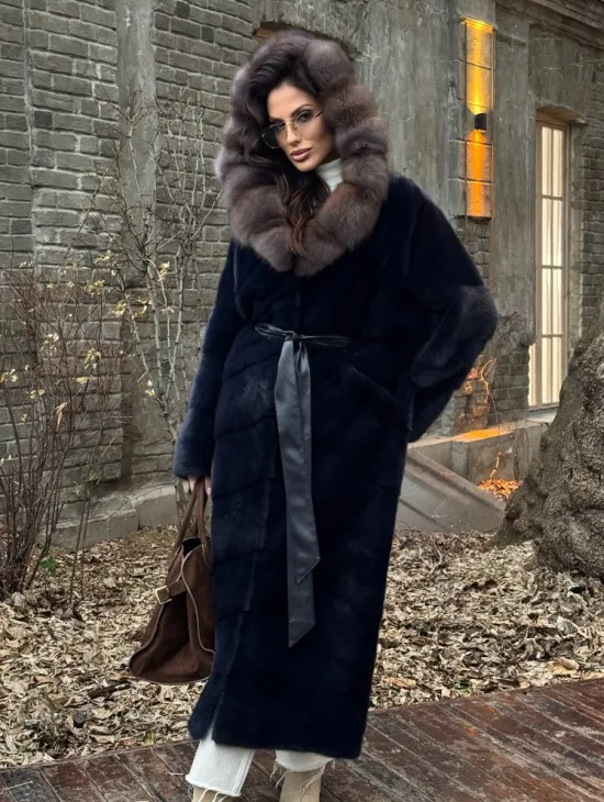 Норковая шуба с капюшоном из натурального меха куницы - фото 3