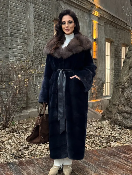 Норковая шуба с капюшоном из натурального меха куницы - фото 5