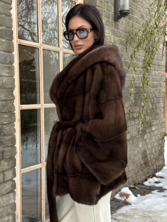 Полушубок из натурального меха норки Nafa mink в цвете соболь с капюшоном, фасон - летучая мышь - фото 2