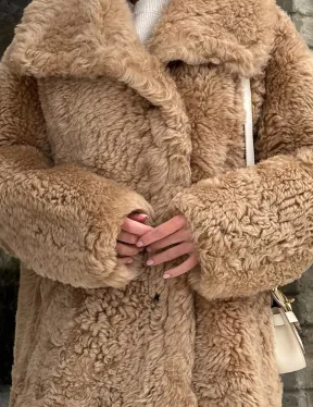 Шуба - дубленка из овчины в бежевом цвете - фото 1