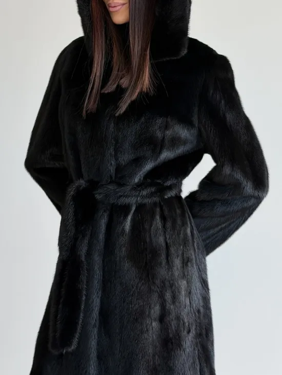 Норковая шуба с капюшоном и меховым поясом в цвете Black - фото 1
