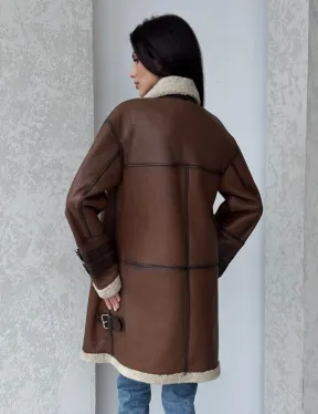 Удлиненная дубленка авиатор в коричневом цвете - винтажный стиль - фото 3