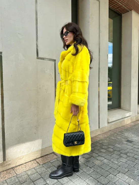 Шуба из меха норки в лимонном цвете - фото 4