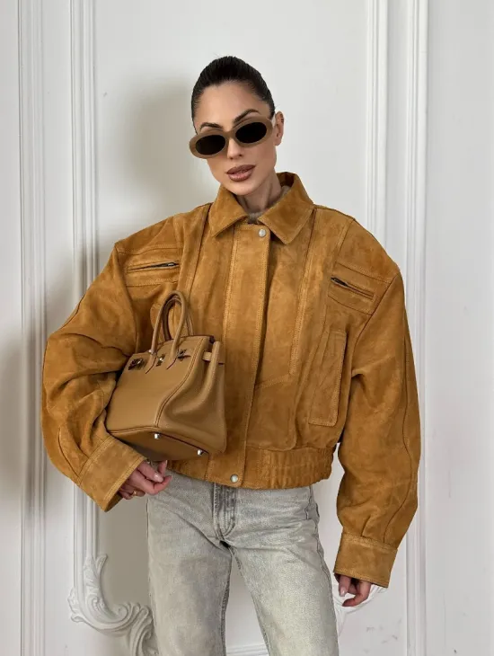 Женская замшевая куртка бомбер Camel  - «High street style» - фото 8