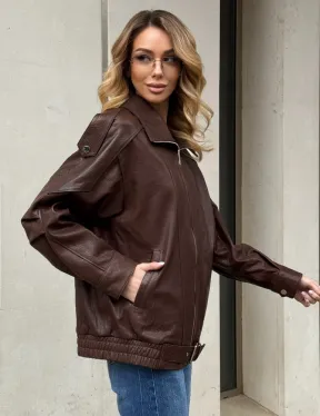 Коричневая кожаная курточка - бомбер на молнии - фото 9