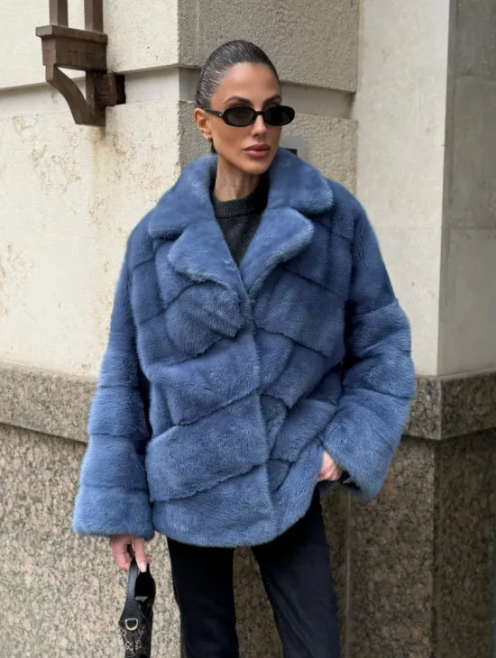 Короткая норковая шуба в цвете джинс с английским воротником - фото 10