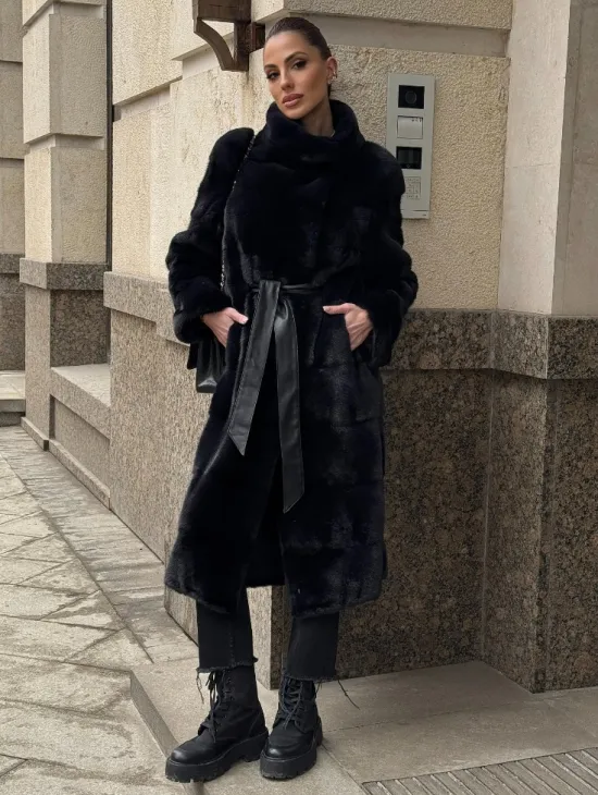 Шуба из плюшевой скандинавской норки в сине-черном цвете - стойка воротник - фото 8