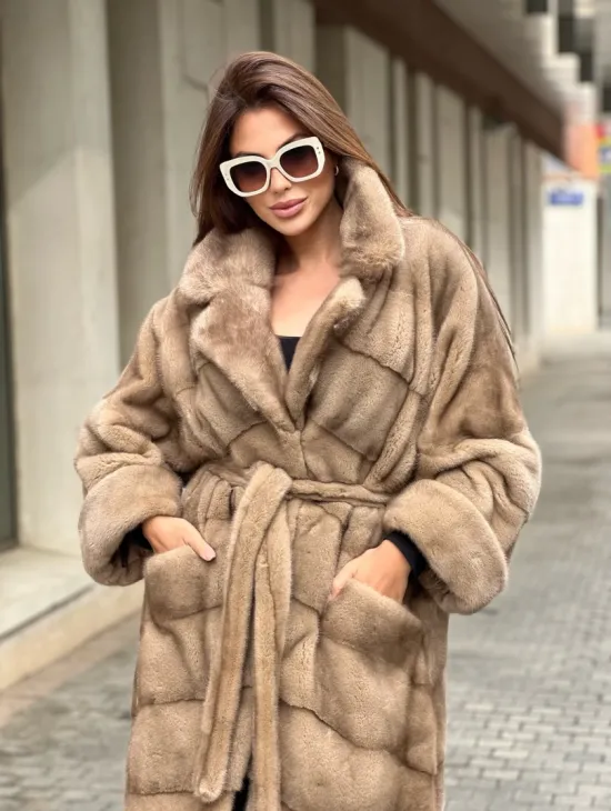 Luxyry - Удлиненная плюшевая норковая шуба в цвете пастель - фото 0