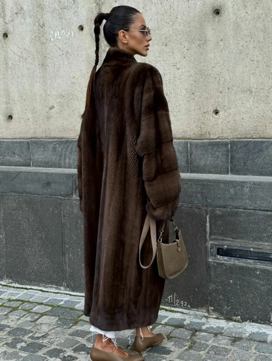 Роскошная шуба из аукционного меха норки SAGA FURS - цвет соболь - фото 6