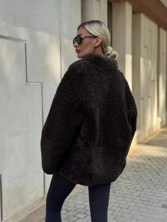 Двусторонняя коричневая дубленка из овчины - фото 11