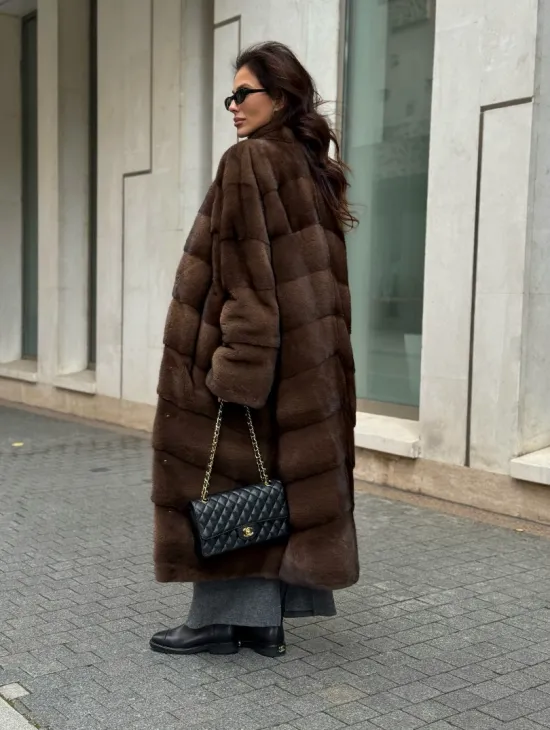 Шуба из плюшевой норки Velvet с V-образным воротником - фото 5