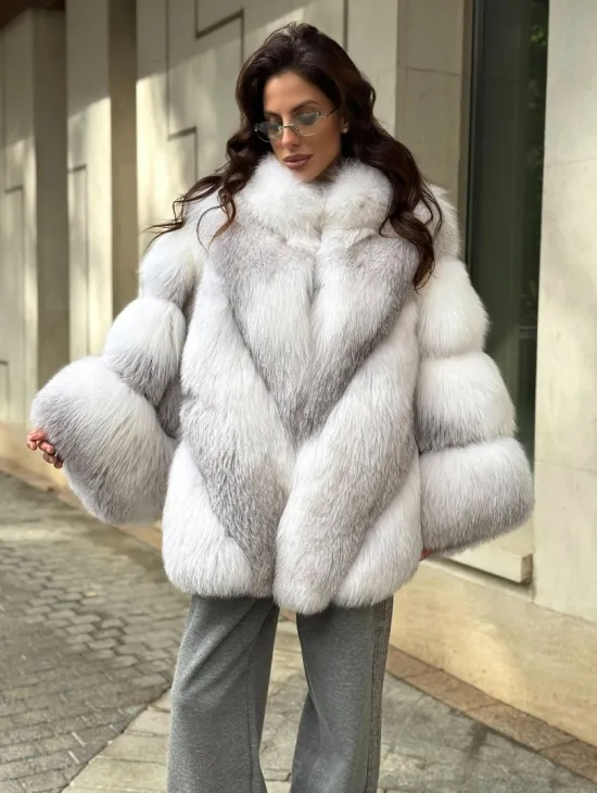 Шуба из меха альпийской лисы  