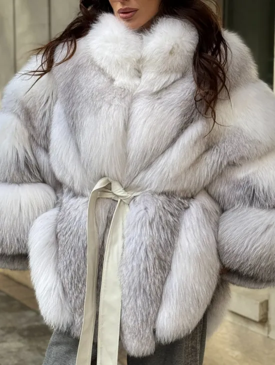 Шуба из меха альпийской лисы  