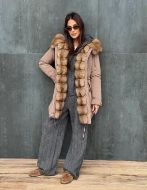 Женский пуховик с мехом куницы - фото 9