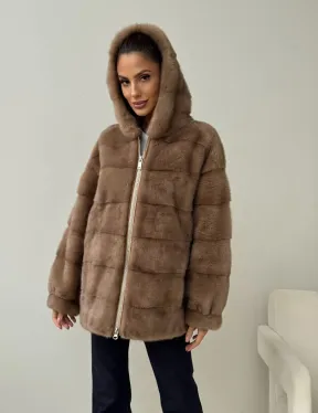Бежевая норковая куртка с капюшоном - фото 10