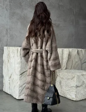 Удлинённая норковая шуба с поясом - фото 4