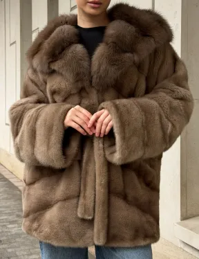 Полушубок норковый с капюшоном из меха куницы - фото 2