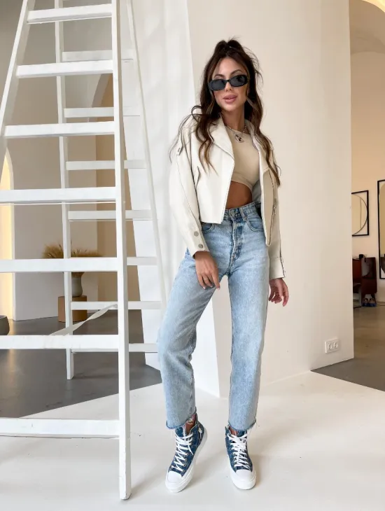 Белая короткая кожаная куртка - фото 0