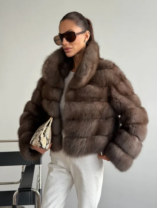 Короткая шуба из куницы - цвет трюфель - фото 10