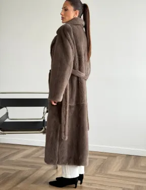 Прямая норковая шуба с поясом - фото 2