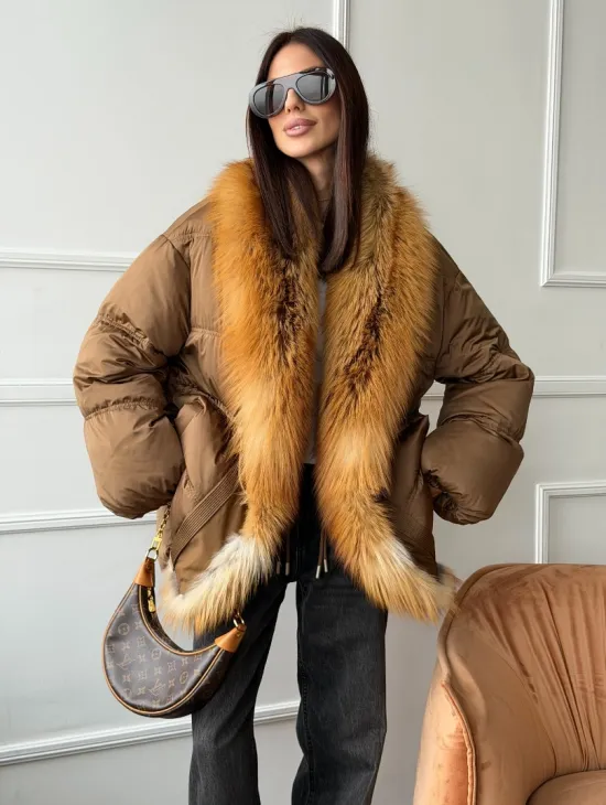 Женский пуховик оверсайз с мехом лисы - фото 9