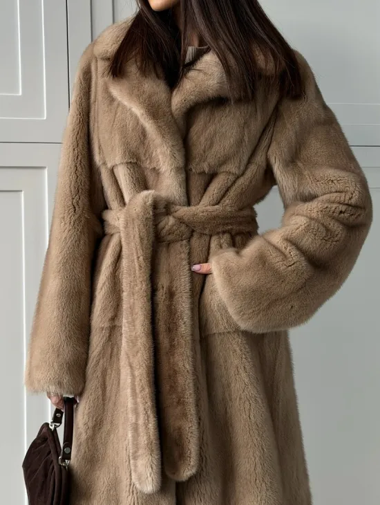Прямая шуба из меха норки с поясом (бежевая) - фото 1