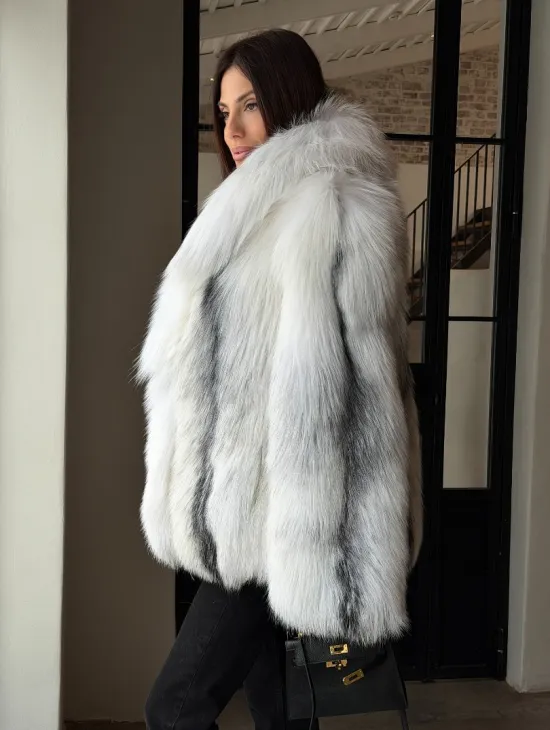 Шуба из цельного меха белой арктической лисы с шалевым воротником - фото 9