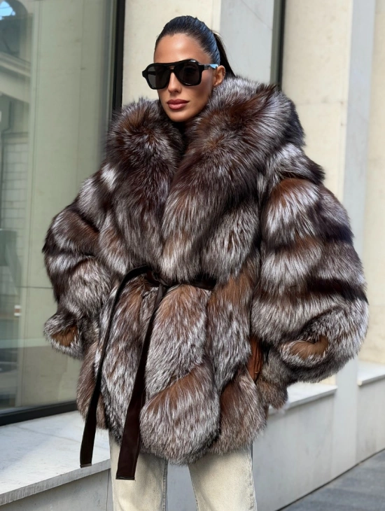 Шуба из чернобурки с капюшоном  