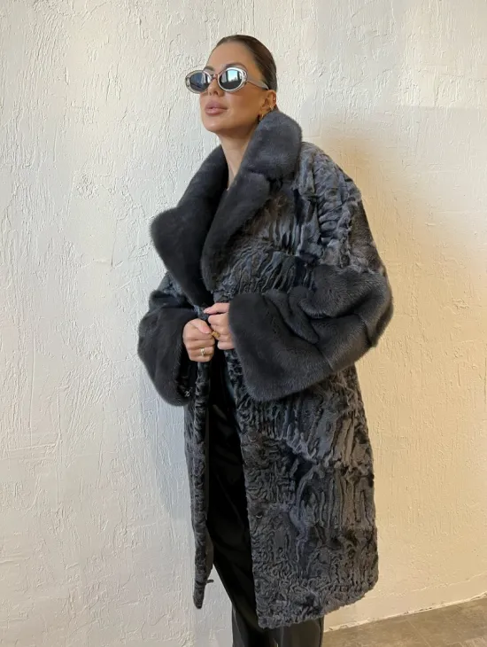 Шуба из меха каракульчи с отделкой из норки - фото 3