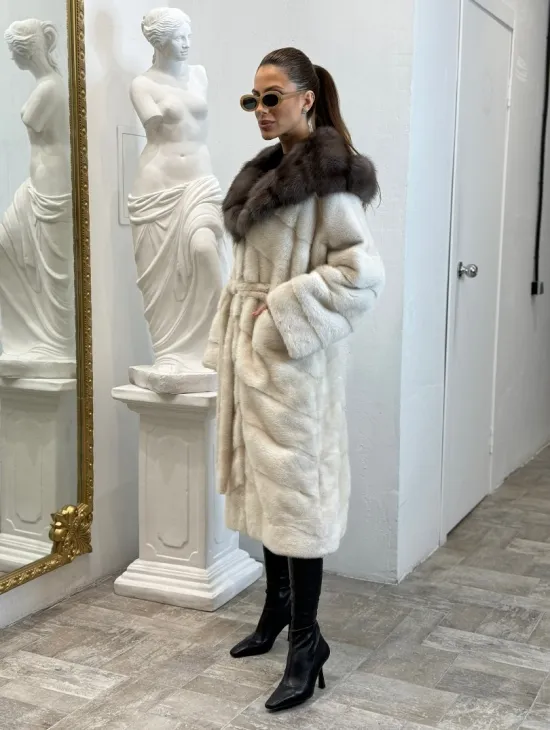 Шуба из меха норки Velvet с капюшоном из меха куницы - фото 8