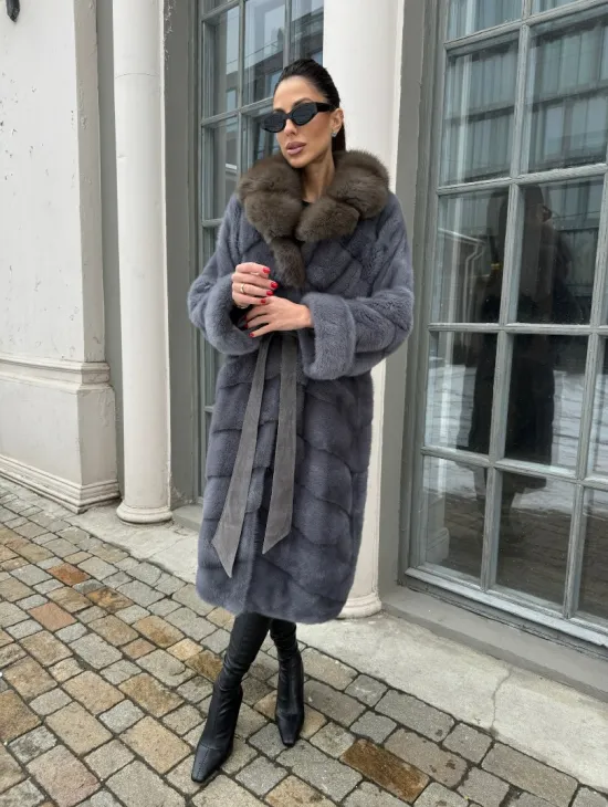 Норковая шуба с воротником из меха куницы - цвет серый - фото 5