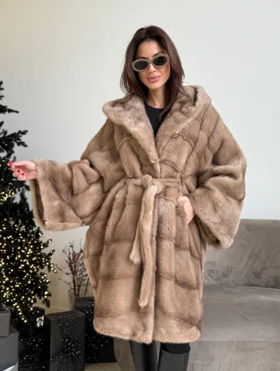 Шуба свободного силуэта из меха норки с капюшоном - цвет пастель - фото 4