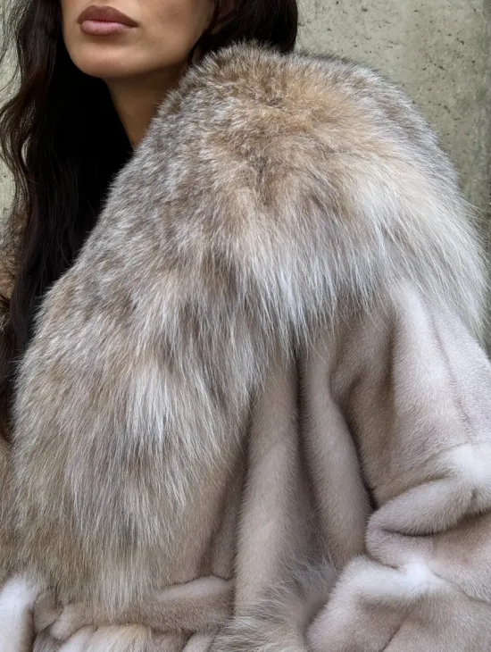 Плюшевая норковая шуба с капюшоном из меха канадской рыси - цвет натуральный нюд - фото 2